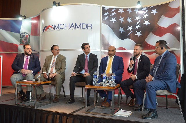 AMCHAMDR realiza panel “Hacia un Sistema de Comunidad Logística de Clase Mundial”